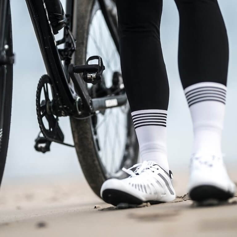 sockeloen-cycling-socks-white-black-stripes