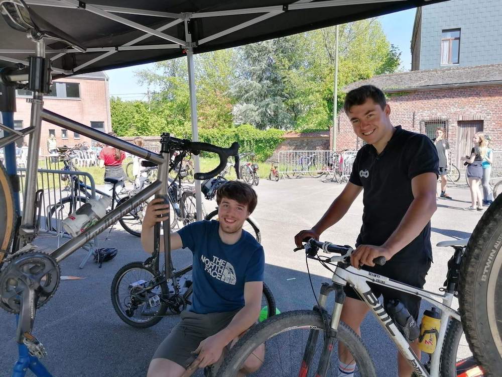 Brice et Louis à la mecanique